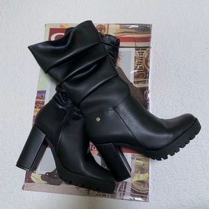 Black rouched leather boots